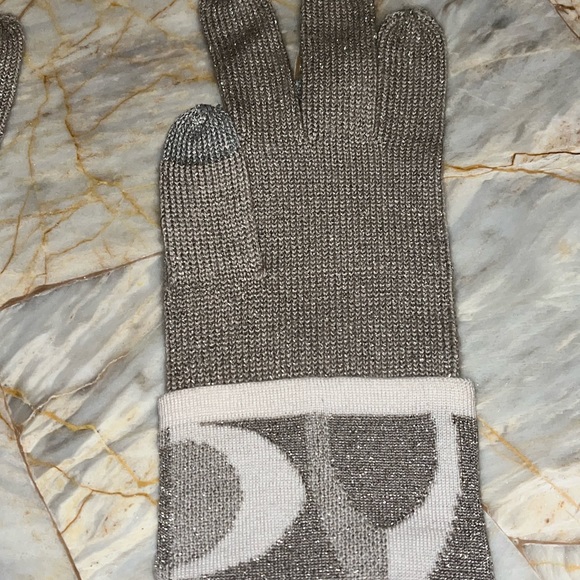 COACH Logo C Tan Beige Shimmer Wool Touch Gloves - Picture 6 of 6